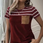 Blusa Listrada com Bolso Frontal